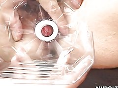 Prelijepu malu japanku dobija punjeni sa mnogo debeo dildo